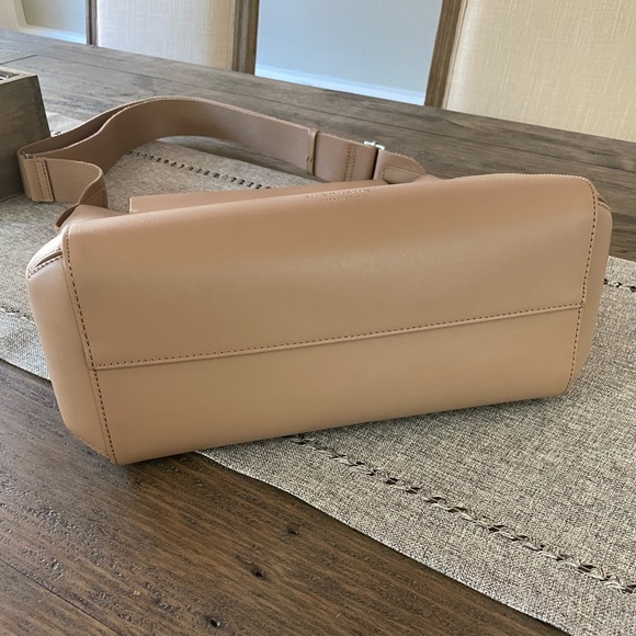 🚫SOLD 03/22🚫 EVERLANE Form Bag- Desert Sand - Picture 6 of 12